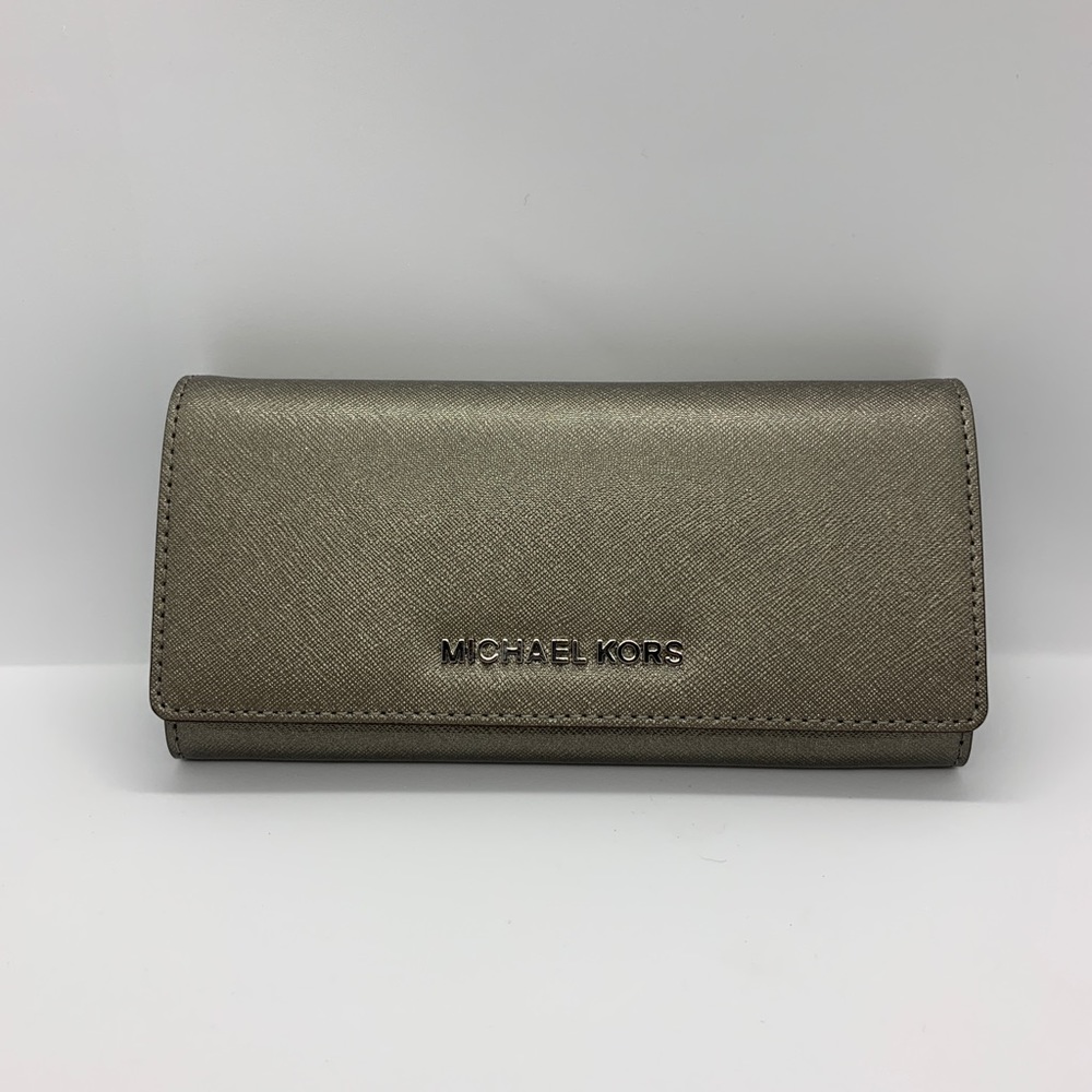 Micheal Kors Womens Carryall Wallet